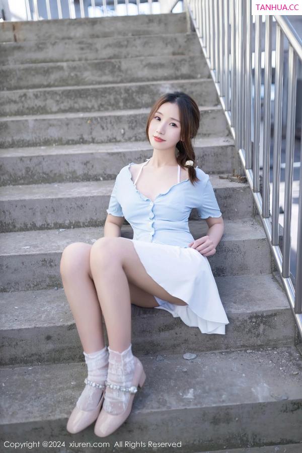   [XiuRen]高清写真图 2024.04.10 No.8369 杏子Yada 短裙美腿第10张图片